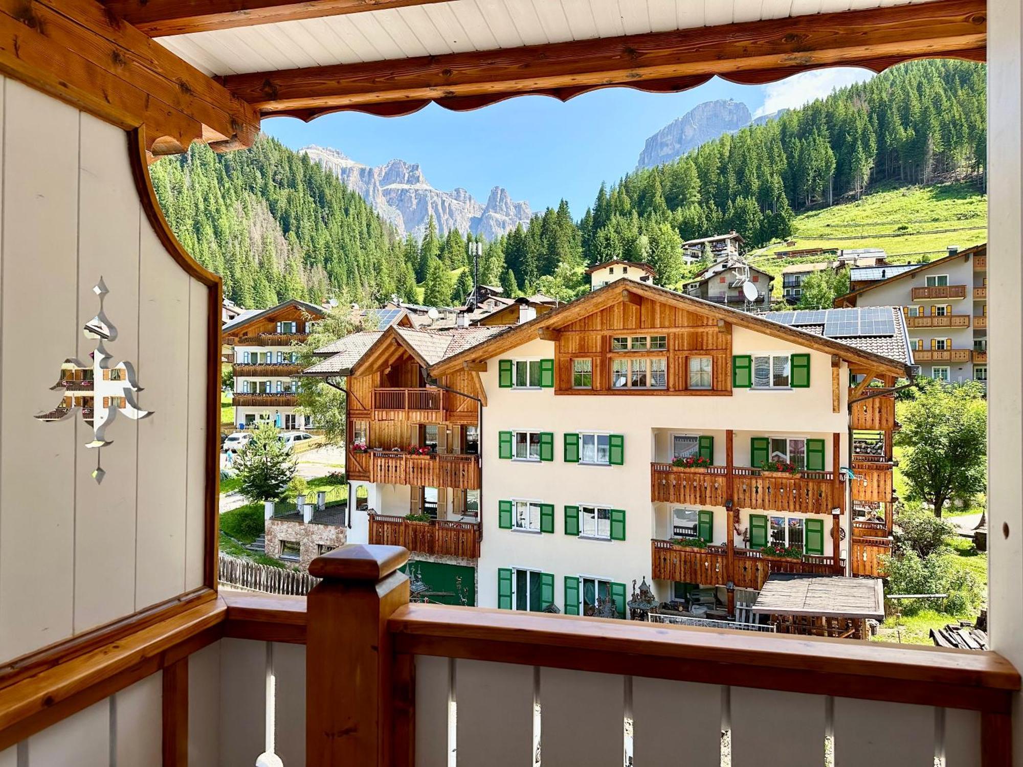 B&B Cesa Planber Mountain View Bike Friendly Canazei Exteriör bild